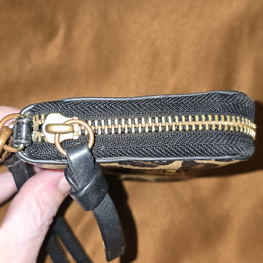 Tory Burch Kerrington Ocelot Print Zip Around Wallet — EUC